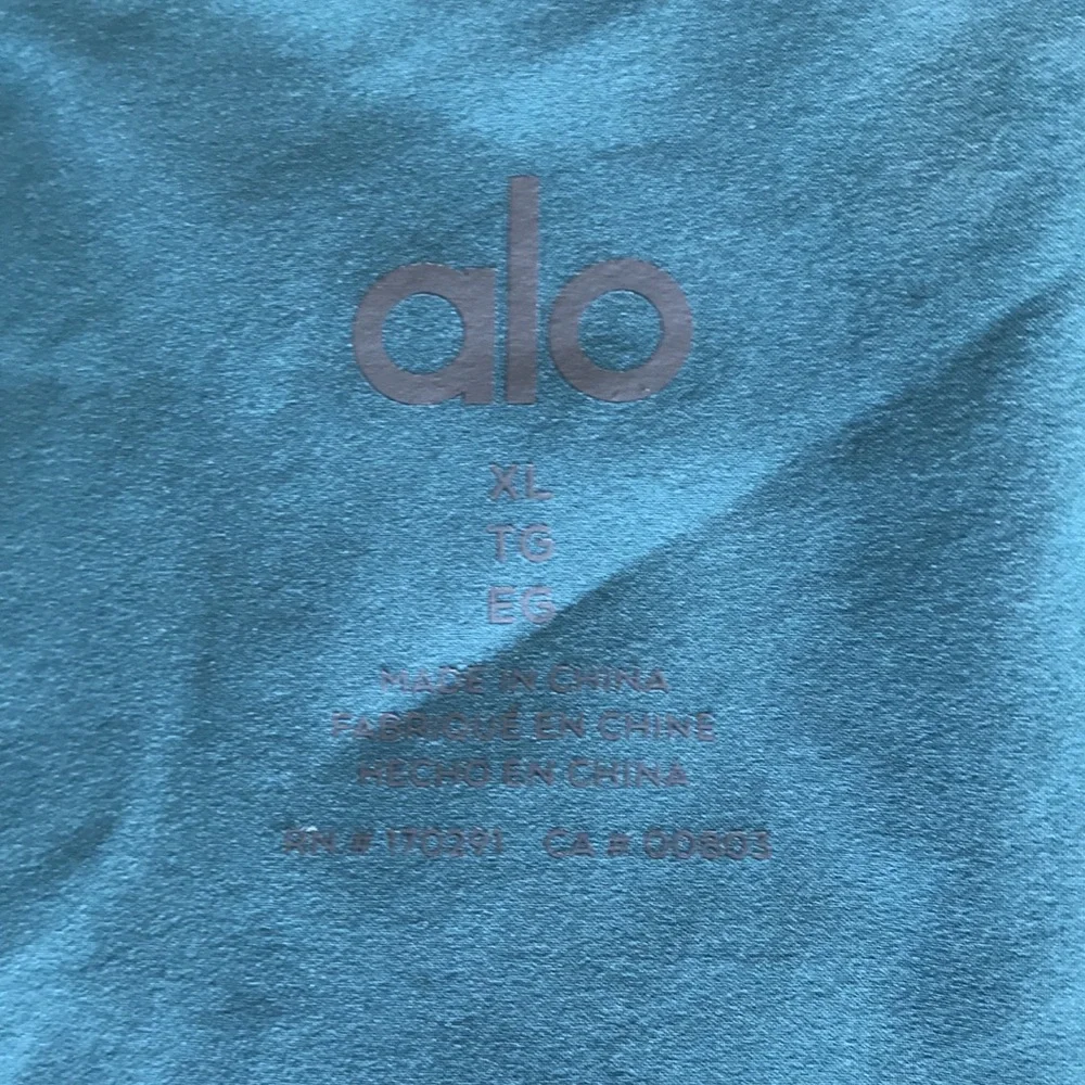 Alo Latitude Light Weight 1/2 Zip Pullover Jacket, Winter Ivy - Picture 11 of 16